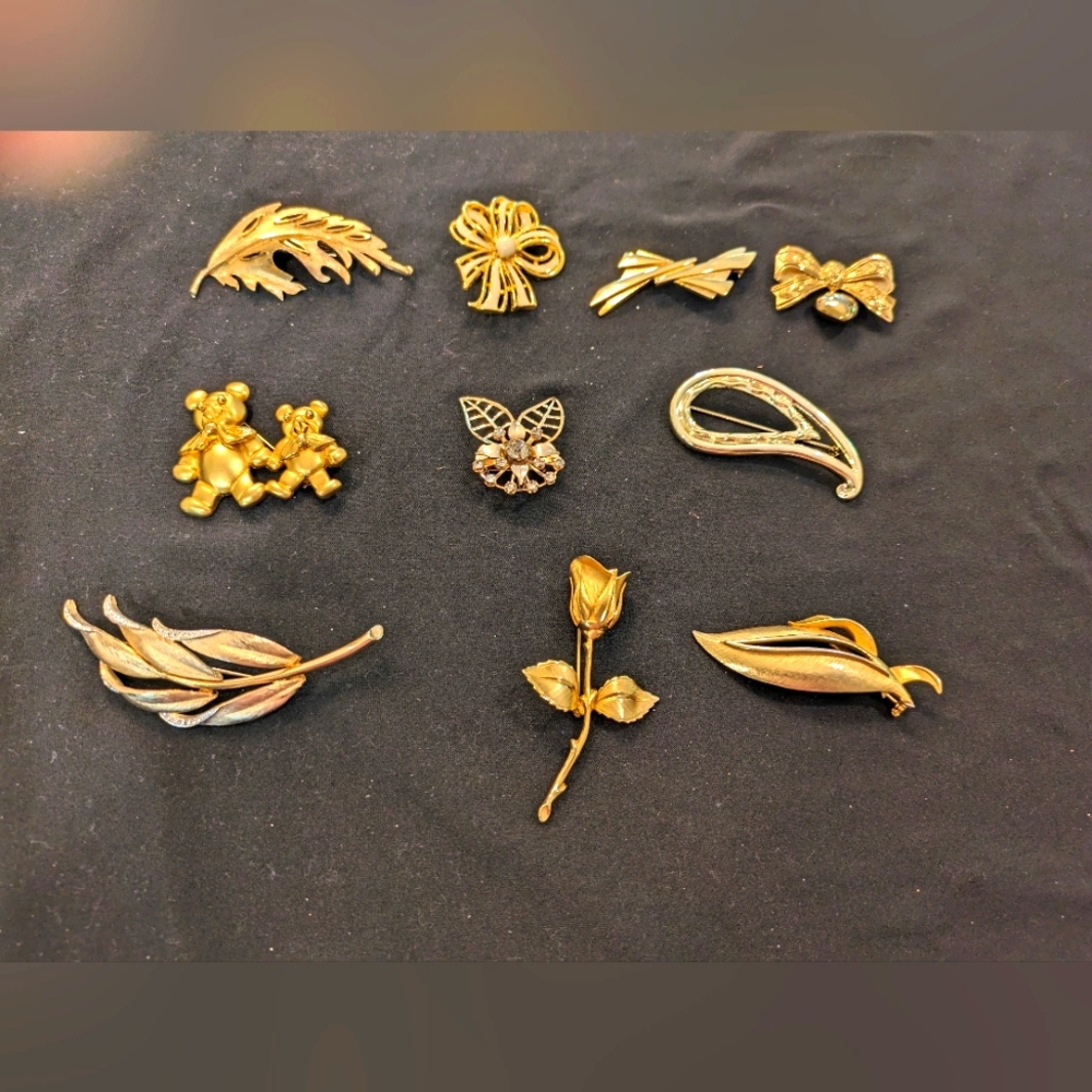 10 Brooches for Sale